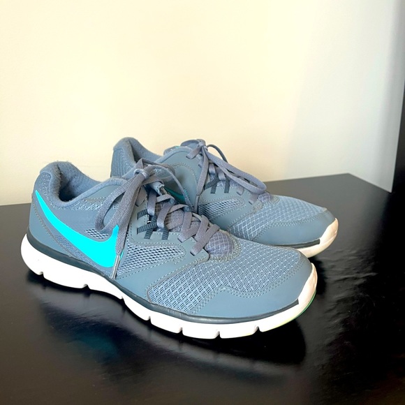 Nike Shoes - Women’s Nike Flex Experience Sneakers